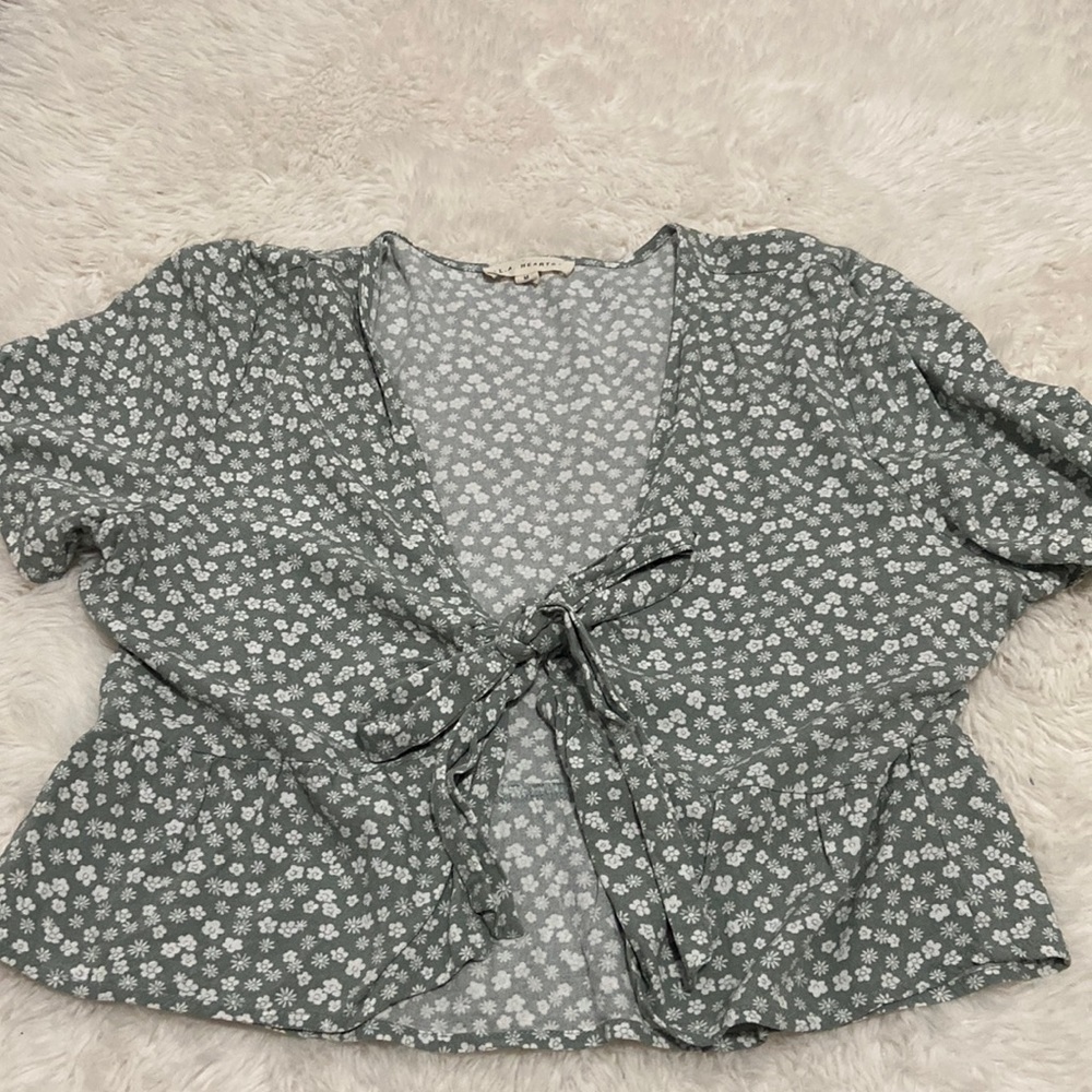 barely worn tie front floral top